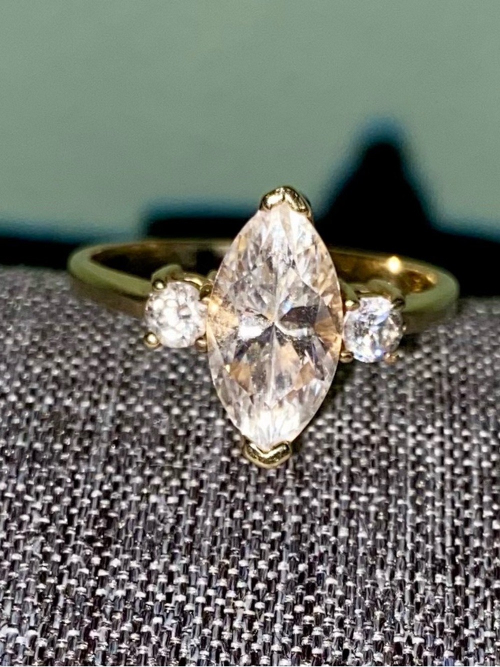 10 K Marquise-Cut CZ Three-Stone Ring in Clear Crystal size 7 - Picture 4 of 6